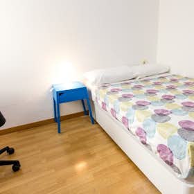 Private room for rent for €600 per month in Madrid, Calle de Bravo Murillo