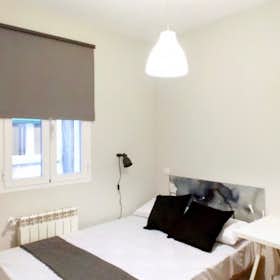 Private room for rent for €650 per month in Madrid, Calle de Ibiza
