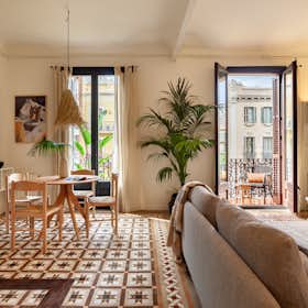 Apartment for rent for €3,117 per month in Barcelona, Carrer de Mallorca