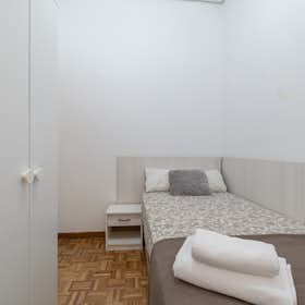 Private room for rent for €522 per month in Madrid, Calle de José Ortega y Gasset