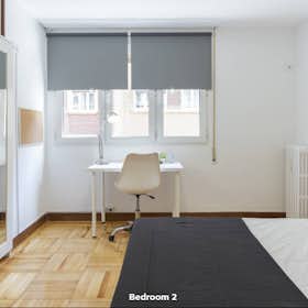 Private room for rent for €700 per month in Madrid, Calle Doctor Castelo