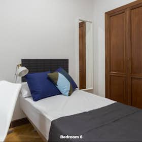 Private room for rent for €625 per month in Madrid, Calle Doctor Castelo