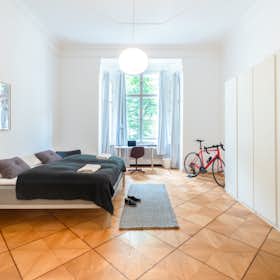 Private room for rent for €1,370 per month in Berlin, Uhlandstraße