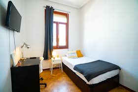 Private room for rent for €640 per month in Madrid, Calle Donoso Cortés
