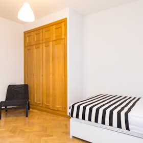 Private room for rent for €605 per month in Madrid, Calle del Limonero