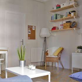 Apartment for rent for €1,500 per month in Barcelona, Avinguda de la Riera de Cassoles