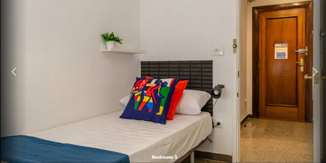 Private room in Passatge Doctor Bartual Moret, Valencia (1083125) room image 1