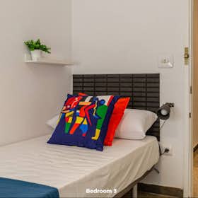 Private room for rent for €410 per month in Valencia, Passatge Doctor Bartual Moret