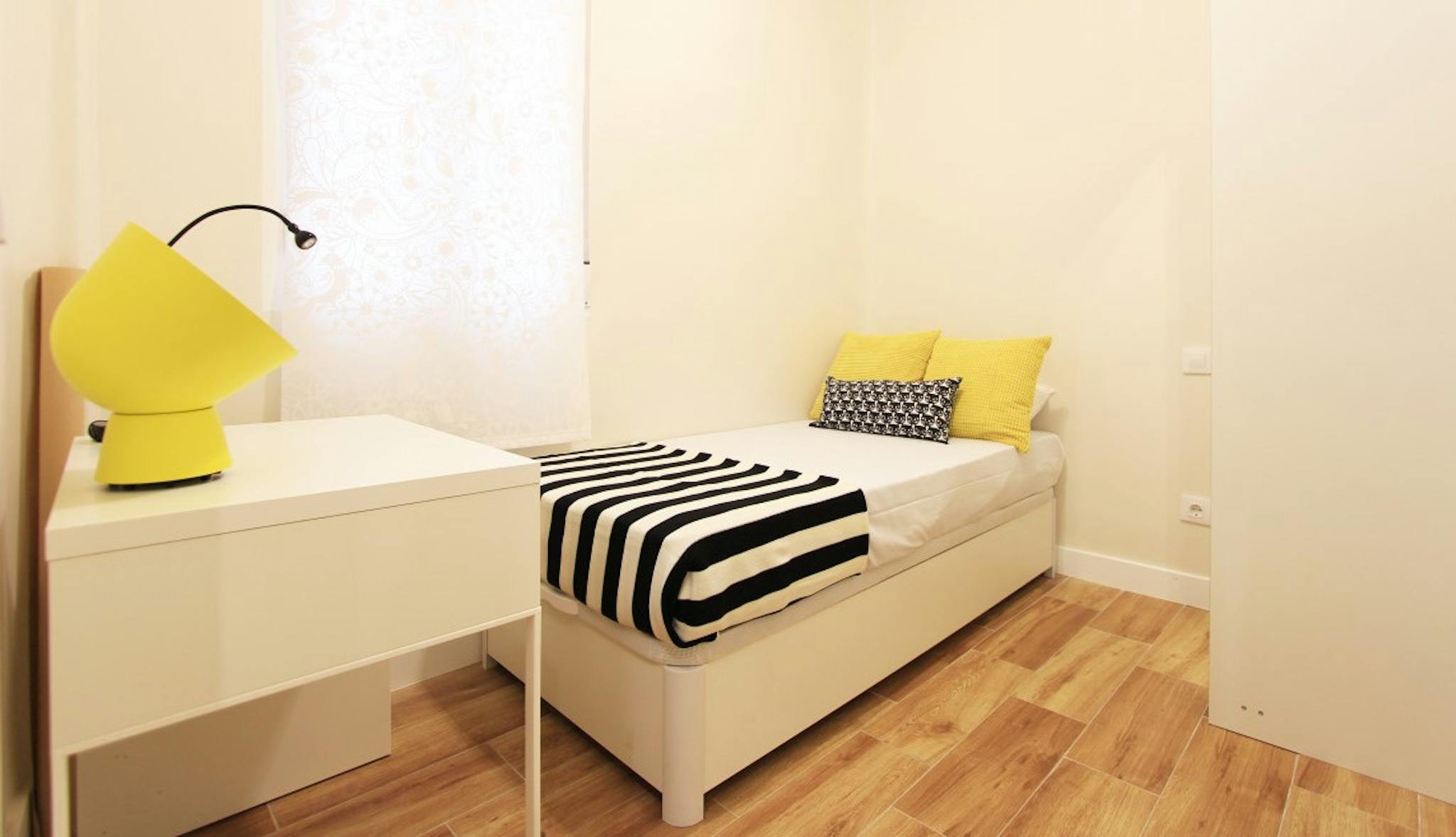 Calle Mesón de Paredes, Madrid preview