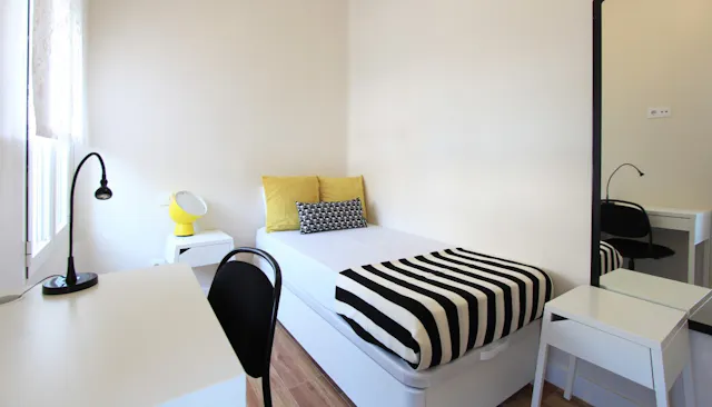 Private room in Calle Mesón de Paredes, Madrid (1083337) room image 1