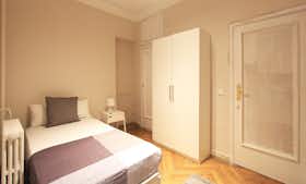 Private room for rent for €645 per month in Madrid, Calle de Guzmán el Bueno