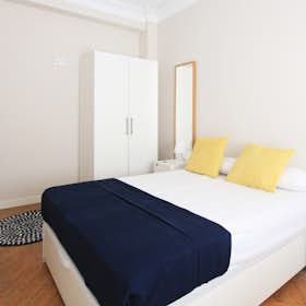 Private room for rent for €650 per month in Madrid, Calle de Guzmán el Bueno
