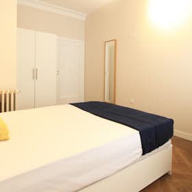 Private room for rent for €690 per month in Madrid, Calle de Guzmán el Bueno