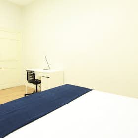 Private room for rent for €655 per month in Madrid, Calle de Goya