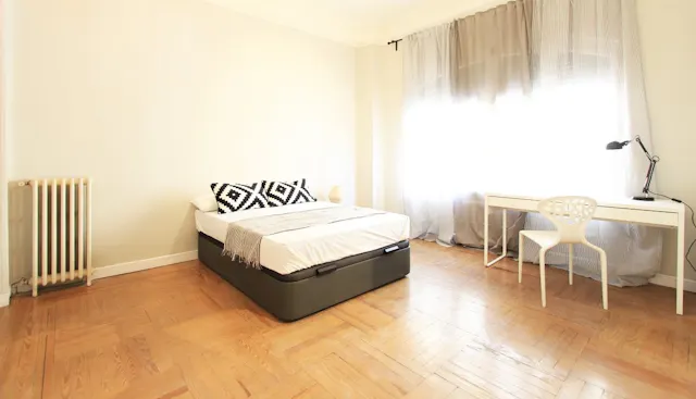 Private room in Calle de Sagasta, Madrid (1083383) room image 1