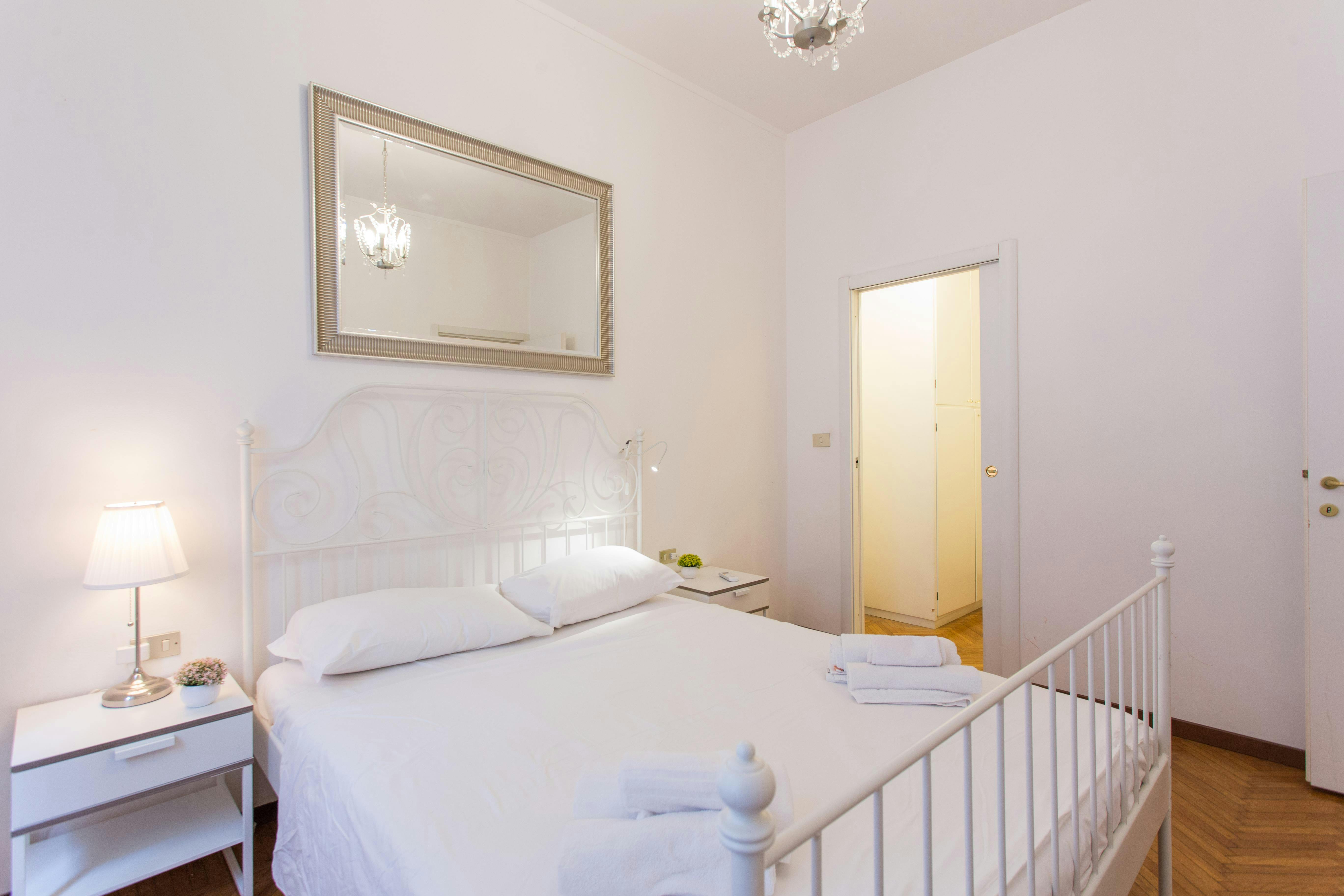 Apartment for rent for €2,600 per month in Milan, Via Olmetto