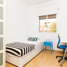 Private room for rent for €615 per month in Madrid, Calle de Palos de la Frontera