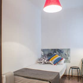 Private room for rent for €640 per month in Barcelona, Carrer de Santa Perpètua