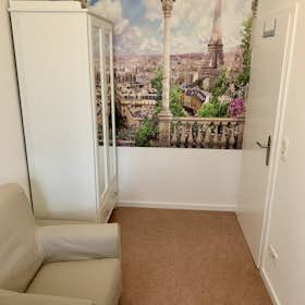 WG-Zimmer for rent for 599 € per month in Frankfurt am Main, Gutleutstraße