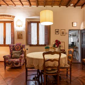 Apartment for rent for €1,200 per month in Florence, Via Guelfa