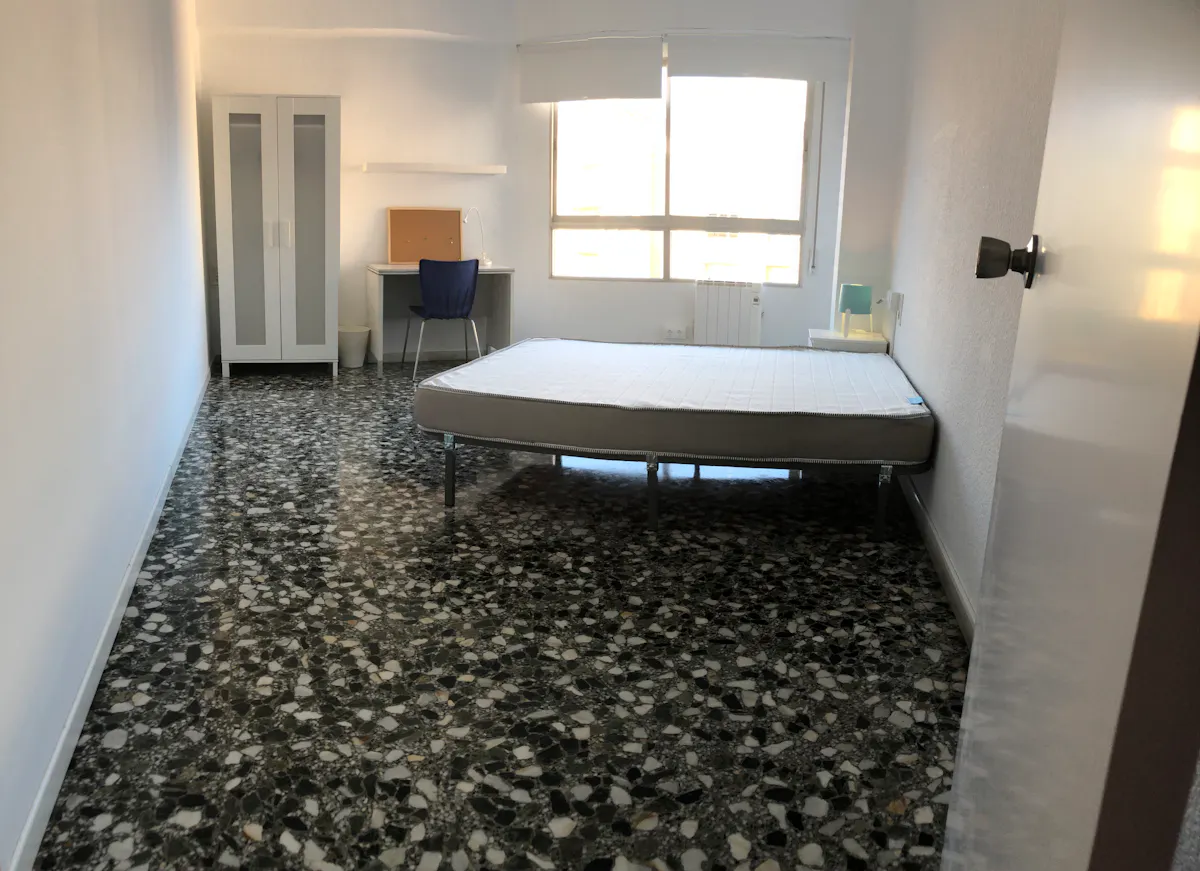 Private room in Calle Actor Mora, Valencia (1083776) ROOM