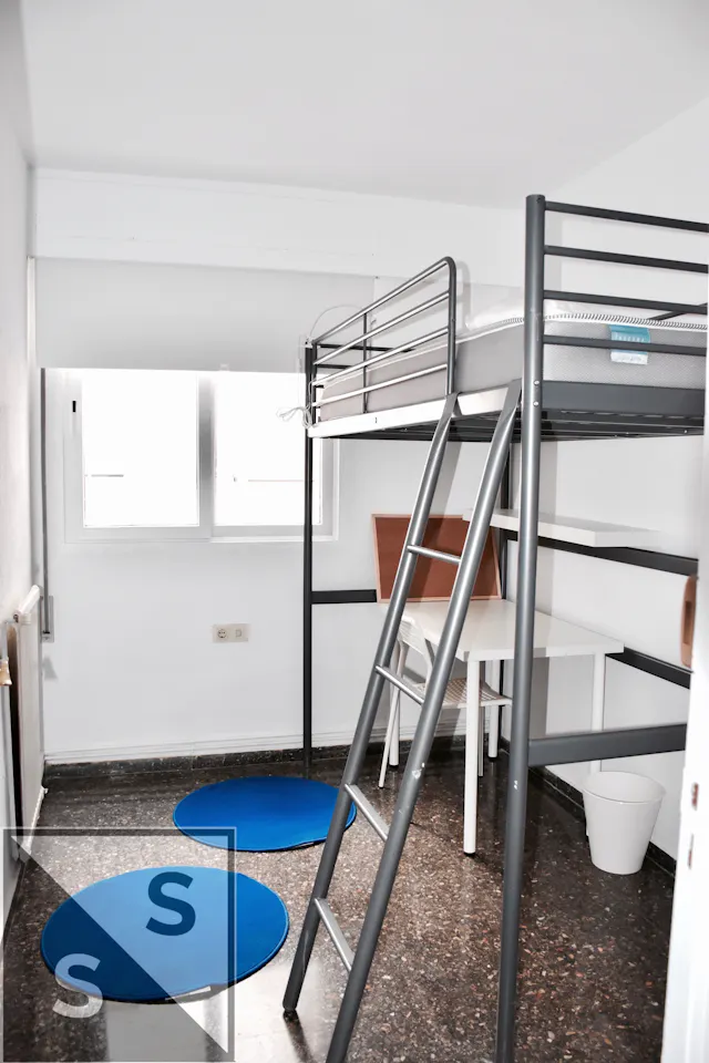 Private room in Calle Doctor Moliner, Valencia (1083797) room image 1