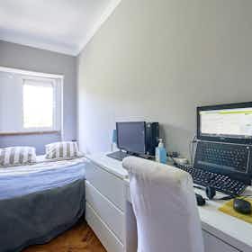Private room for rent for €450 per month in Amadora, Avenida Eduardo Jorge