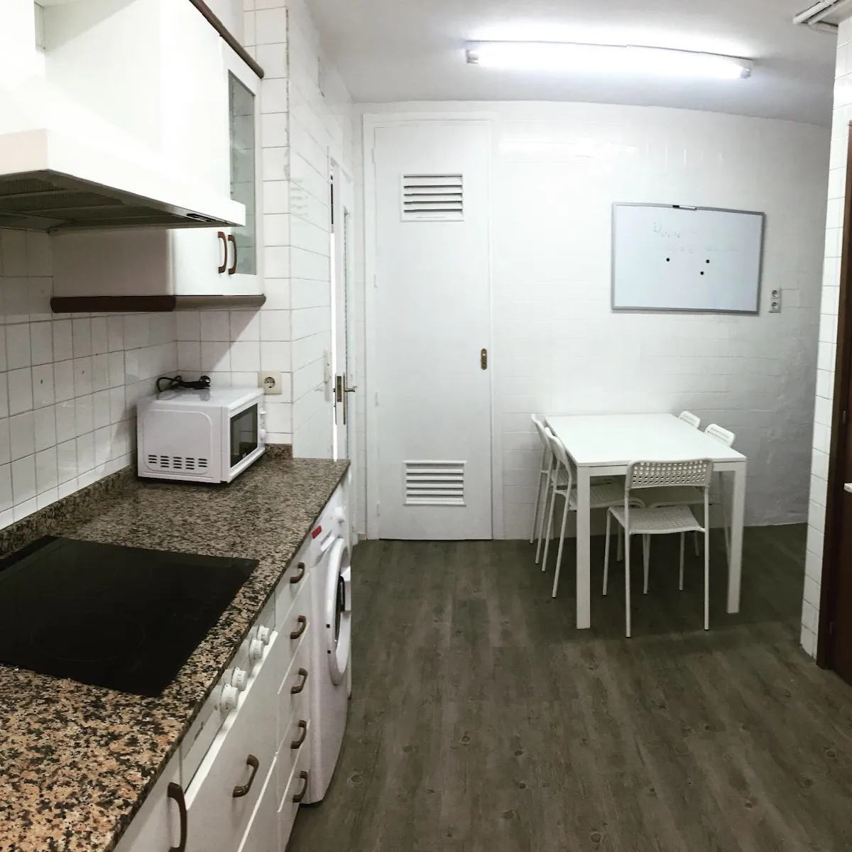 Private room in Calle Doctor Moliner, Valencia (1083907) ROOM