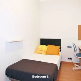 Private room for rent for €625 per month in Barcelona, Carrer del Consell de Cent