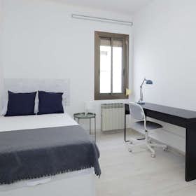 Private room for rent for €625 per month in Barcelona, Carrer de Rosalía de Castro
