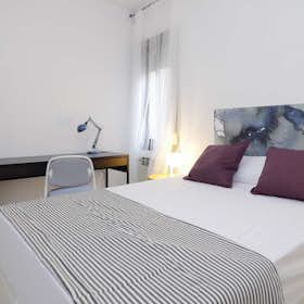 Private room for rent for €595 per month in Barcelona, Carrer de Rosalía de Castro