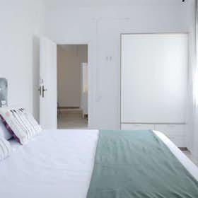 Private room for rent for €725 per month in Barcelona, Carrer de Rosalía de Castro
