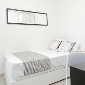Private room for rent for €520 per month in Barcelona, Carrer de Rosalía de Castro