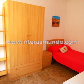 Private room for rent for €235 per month in Córdoba, Calle Fray Diego de Cádiz