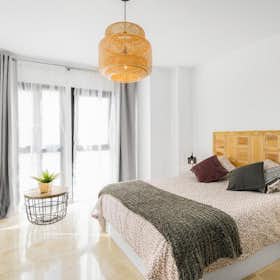 Apartment for rent for €3,000 per month in Málaga, Calle Ancha del Carmen