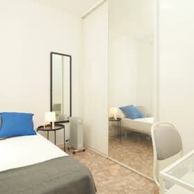 Private room for rent for €595 per month in Barcelona, Carrer de Caballero