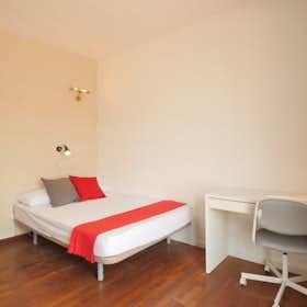 Private room for rent for €695 per month in Barcelona, Carrer de Caballero