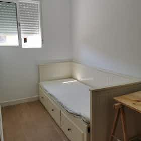 私人房间 正在以 €330 的月租出租，其位于 Málaga, Calle Teniente Díaz Corpas