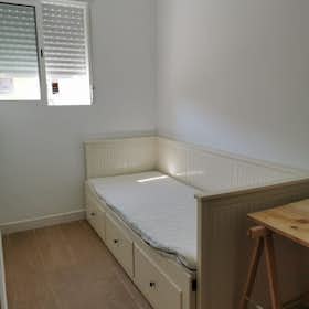 Privé kamer te huur voor € 330 per maand in Málaga, Calle Teniente Díaz Corpas