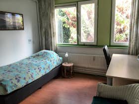 Private room for rent for €475 per month in Rotterdam, August Vermeijlenpad