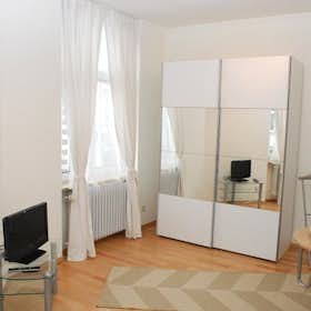 WG-Zimmer for rent for 740 € per month in Frankfurt am Main, Esslinger Straße