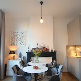 Apartment for rent for €1,480 per month in Schaerbeek, Émile Maxlaan