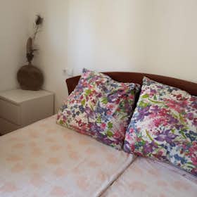 Private room for rent for €640 per month in L'Hospitalet de Llobregat, Carrer Emigrant