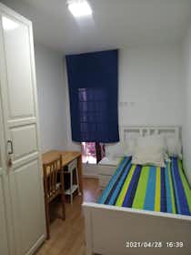 Privé kamer te huur voor € 450 per maand in L'Hospitalet de Llobregat, Carrer Emigrant