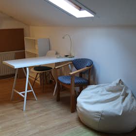 Studio for rent for €400 per month in Lisbon, Rua de Dona Estefânia