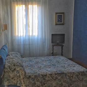 Отдельная комната for rent for 500 € per month in Città metropolitana di Roma Capitale, Via Vincenzo Cerulli
