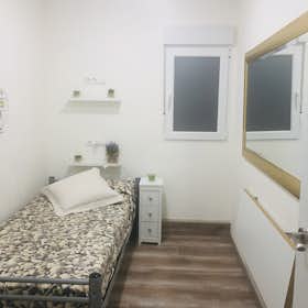 Private room for rent for €550 per month in Barcelona, Carrer del Comandant Benítez