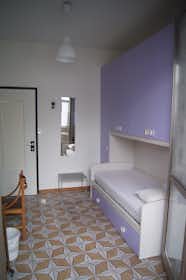 Private room for rent for €400 per month in Turin, Via Giovanni Roveda