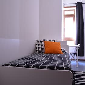 Private room for rent for €380 per month in Cagliari, Via Tigellio