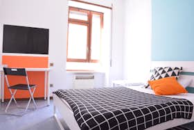 Private room for rent for €445 per month in Cagliari, Via Tigellio